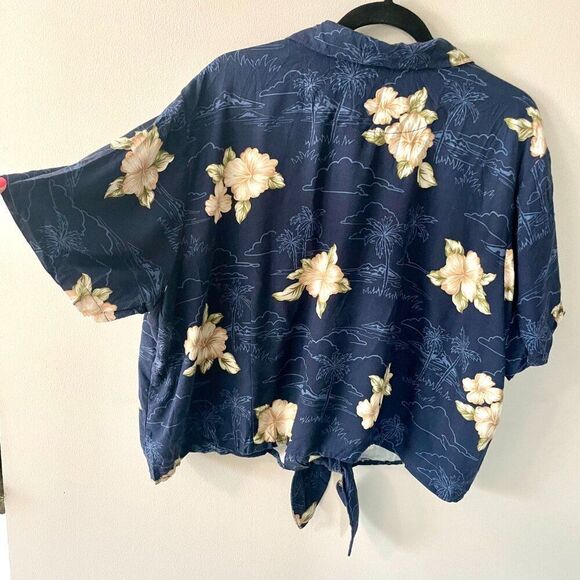 Caribbean Joe Hawaiian Button Down Tie Front Cropped Blouse | Size 3x - Picture 4 of 9